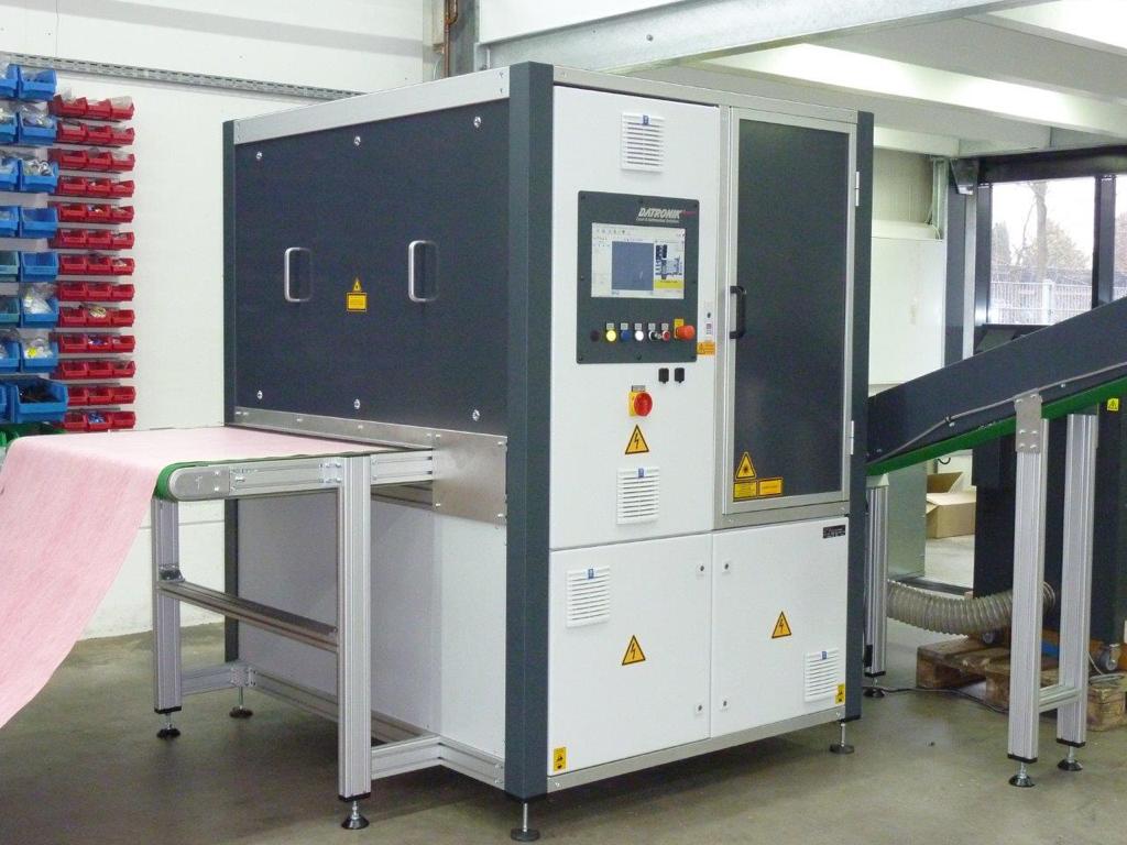 CO2 laser nonwoven web cutting system